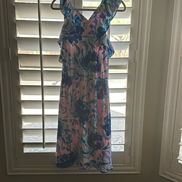 Lilly Pulitzer dress EUC with flutter sleeve color t back style - Picture 1 of 6